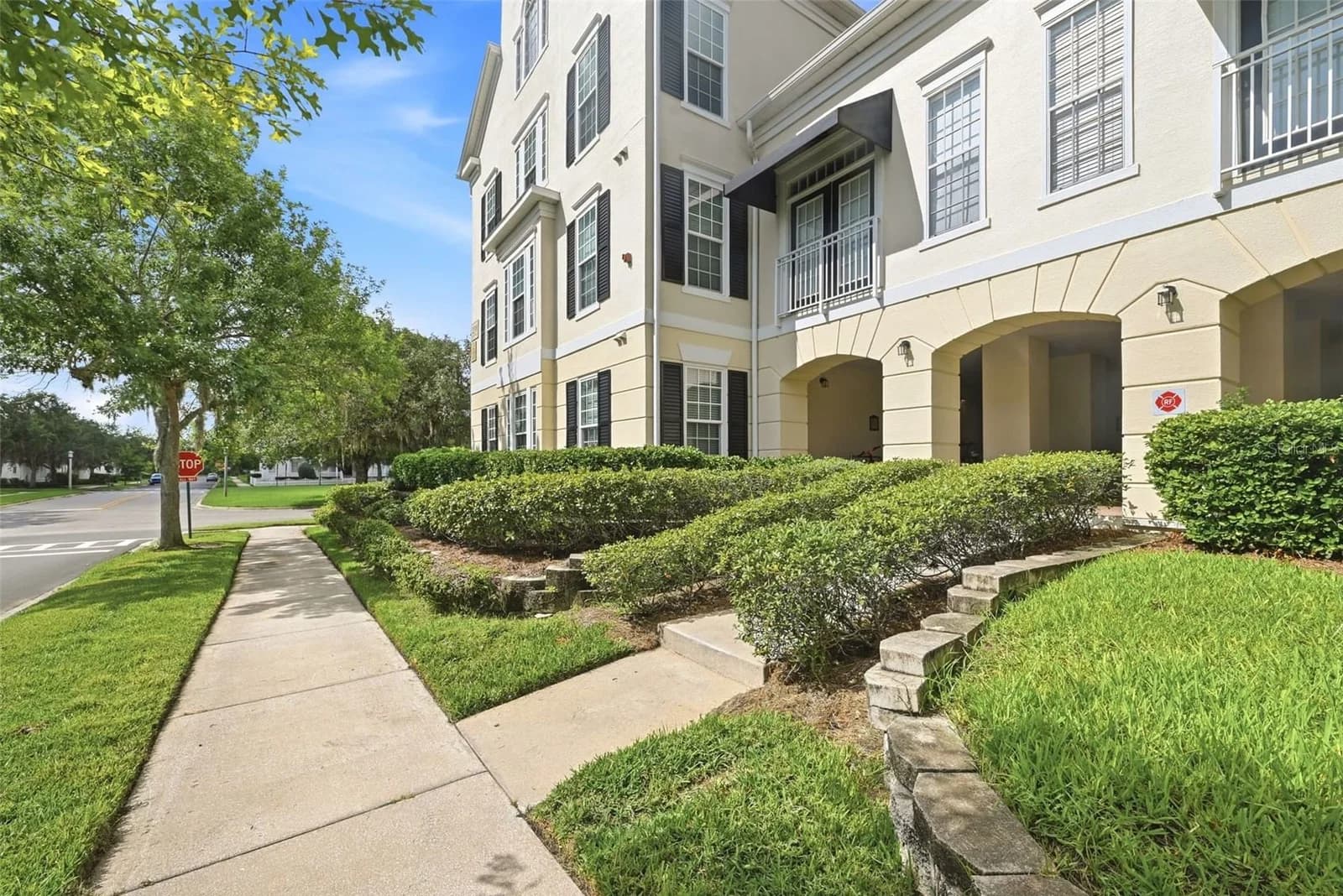 239 LONGVIEW Avenue #207