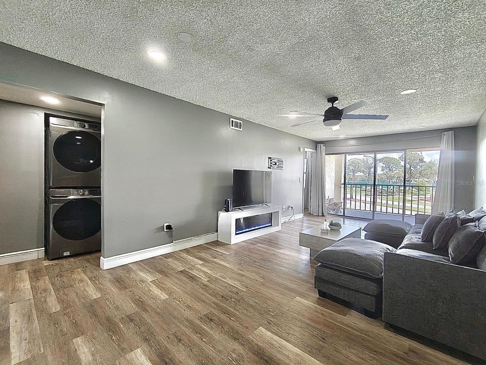 Photo 4 of 6062 WILLOWPOINTE