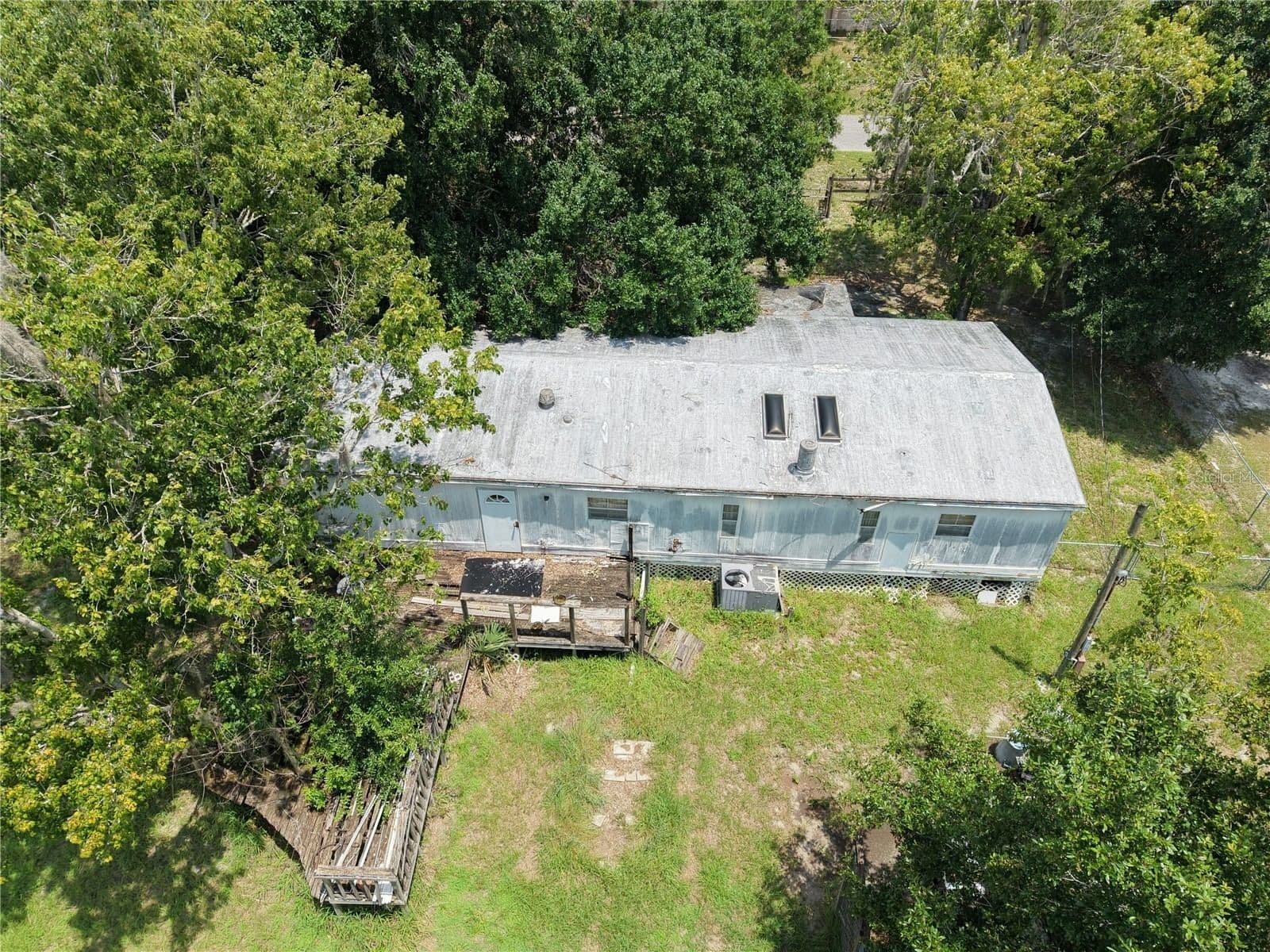 Photo 5 of 18440 AMITYVILLE DR