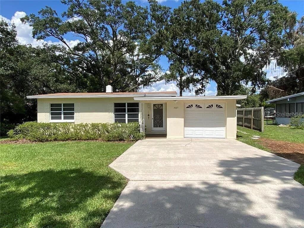 1025 LAKE JESSAMINE