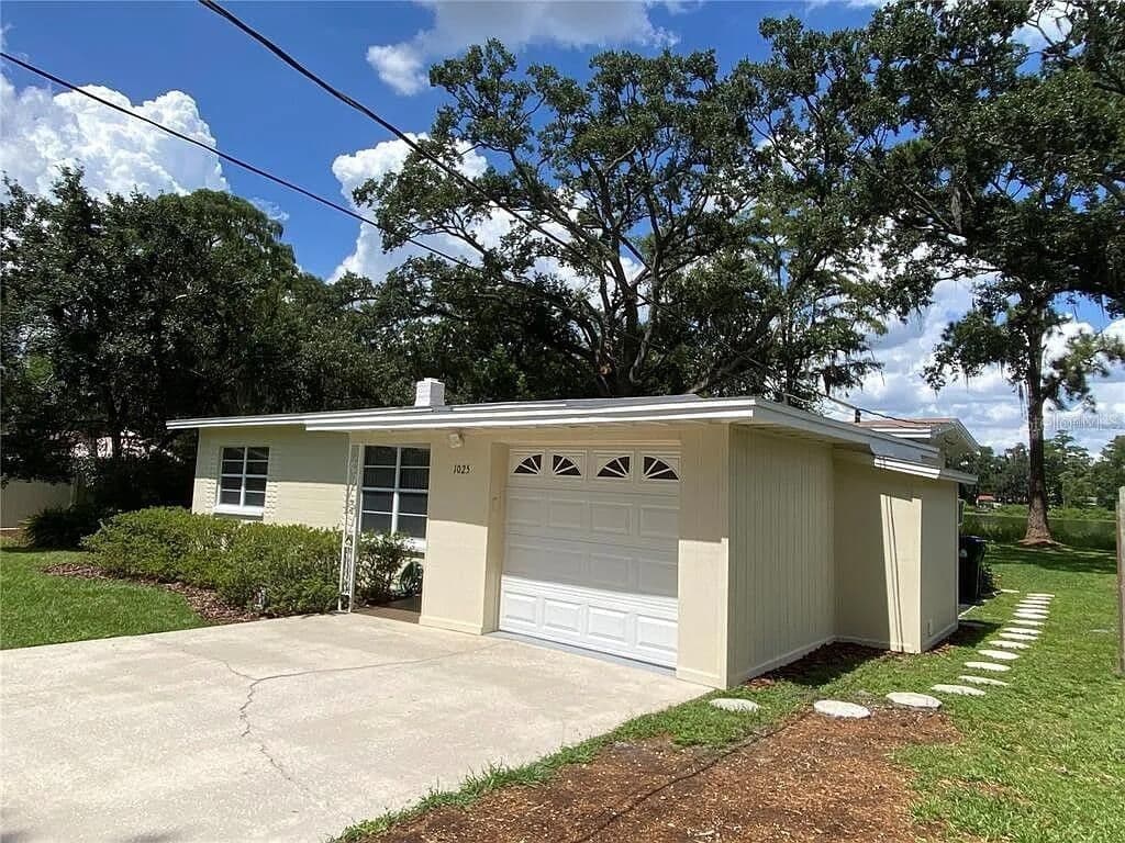1025 LAKE JESSAMINE