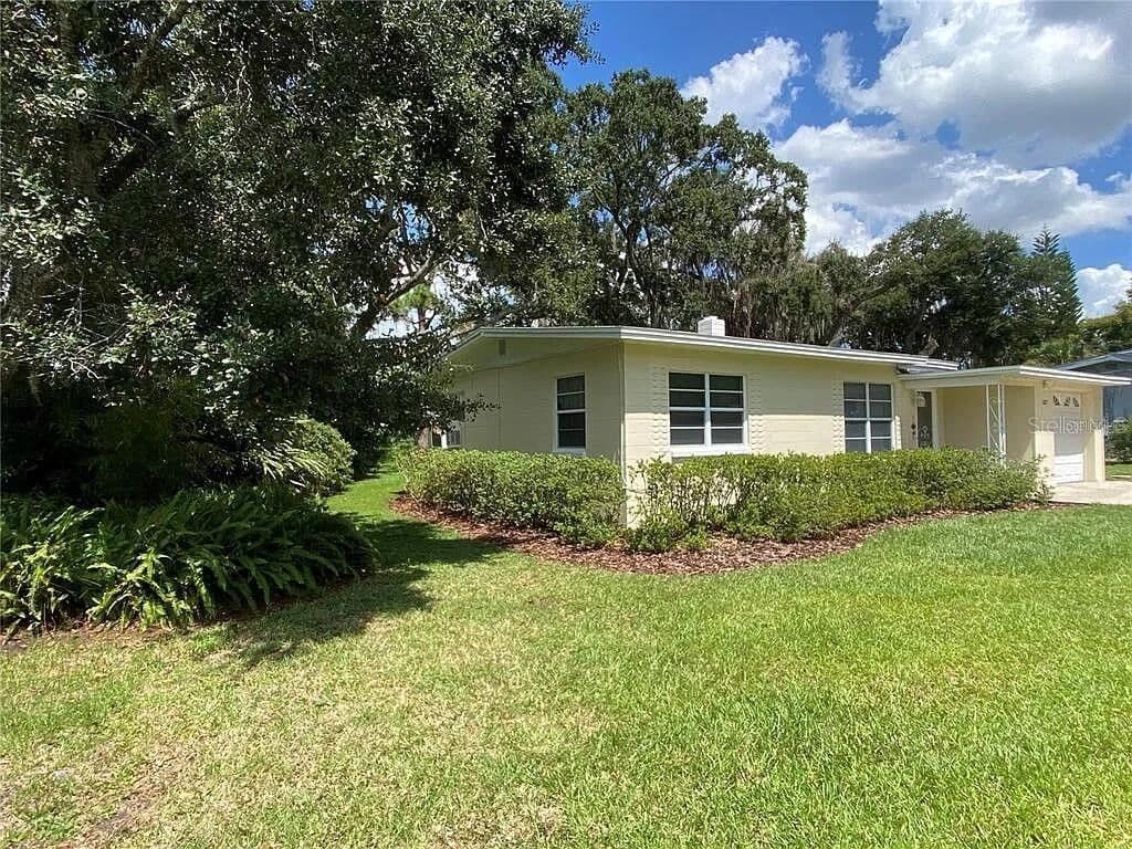 1025 LAKE JESSAMINE