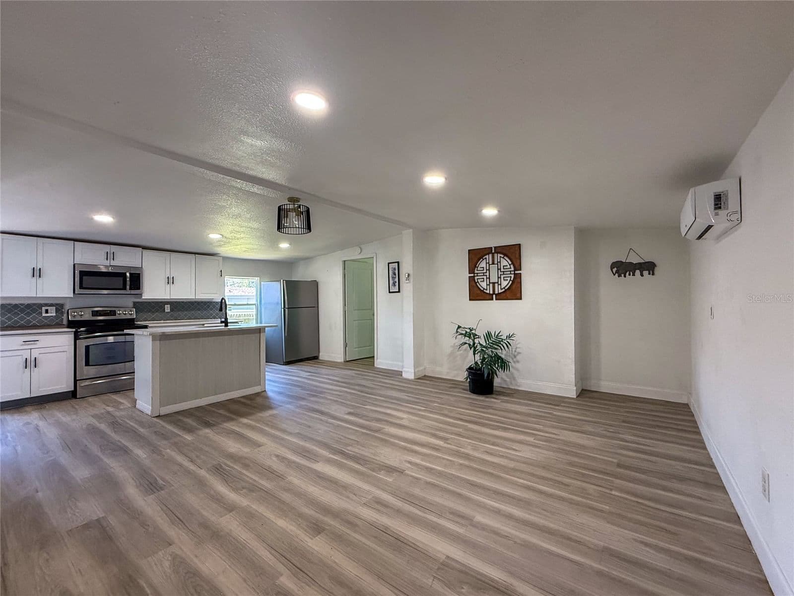 Photo 4 of 18920 3RD