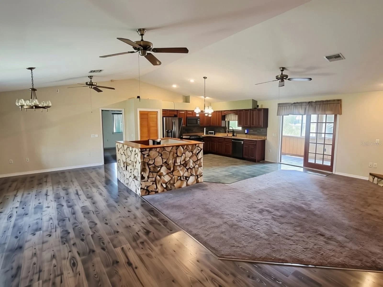 Photo 4 of 10844 POINCIANA Drive