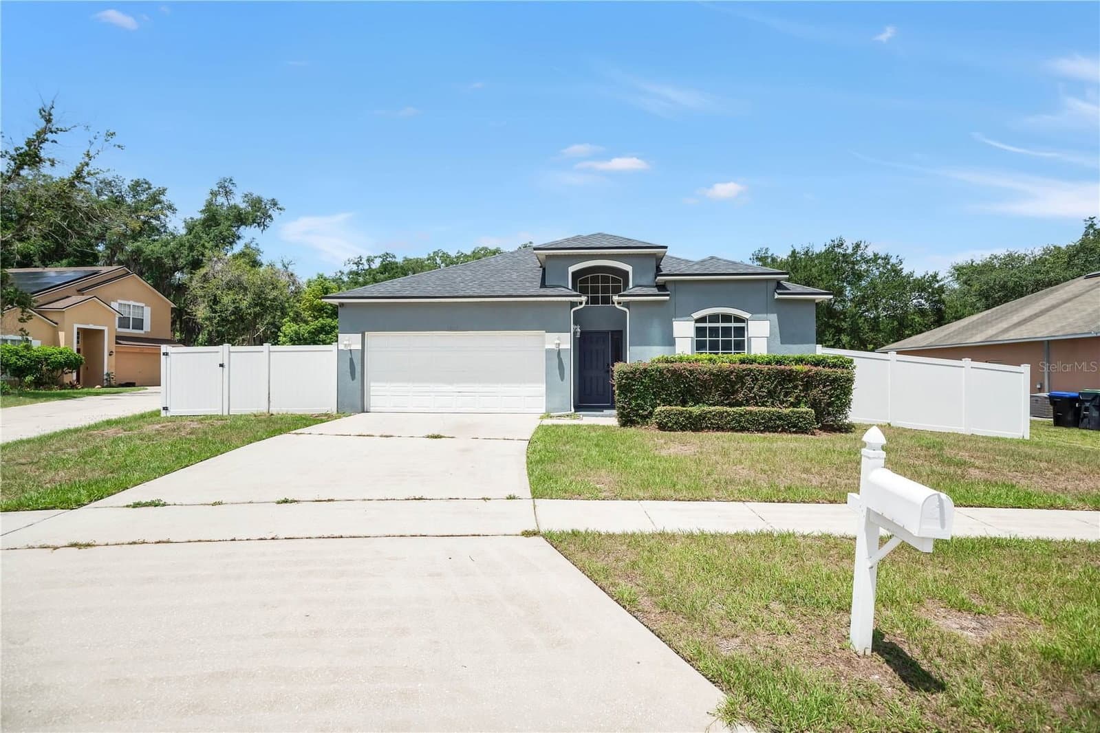7933 REX HILL
