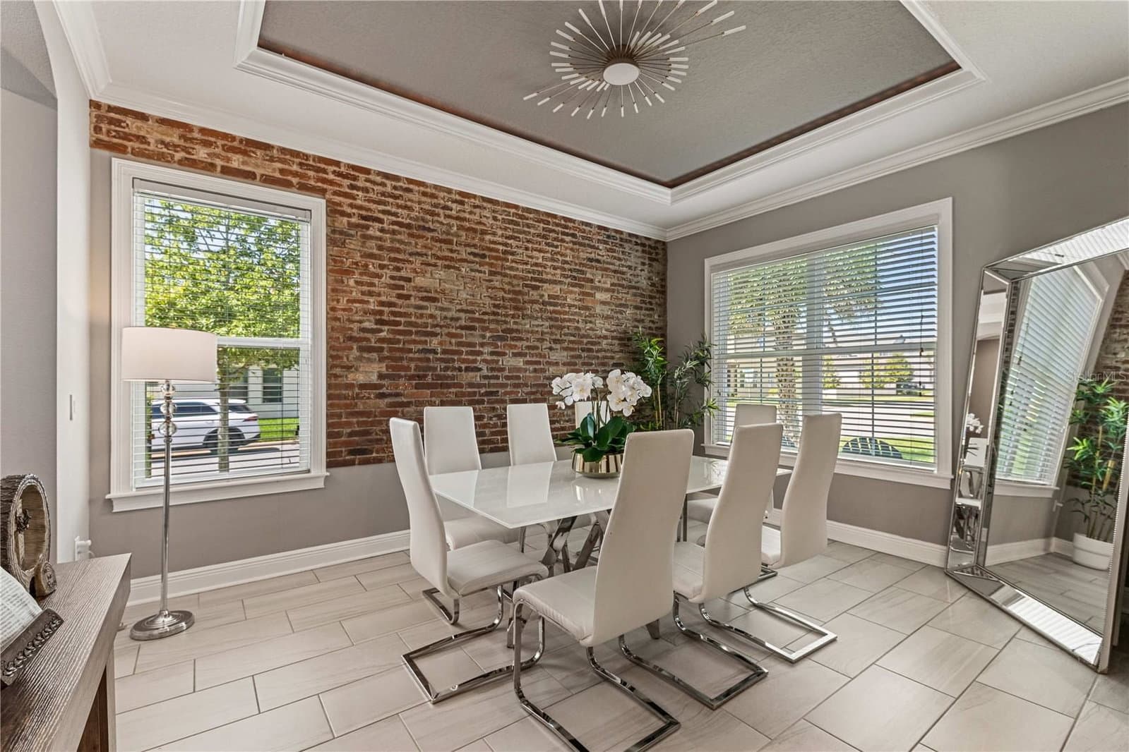 9225 HOLLISTON CREEK