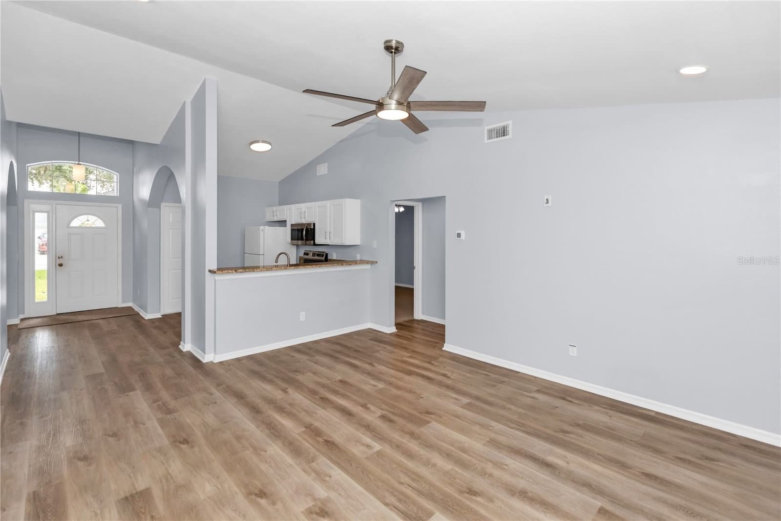 17020 WOODCREST