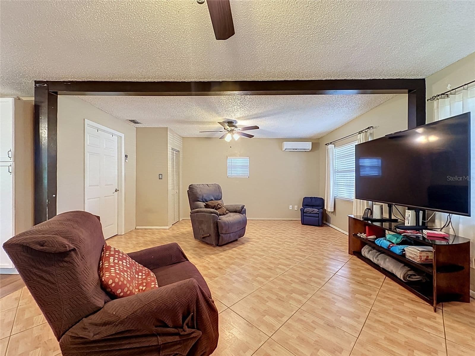 Photo 5 of 1520 OVERDALE