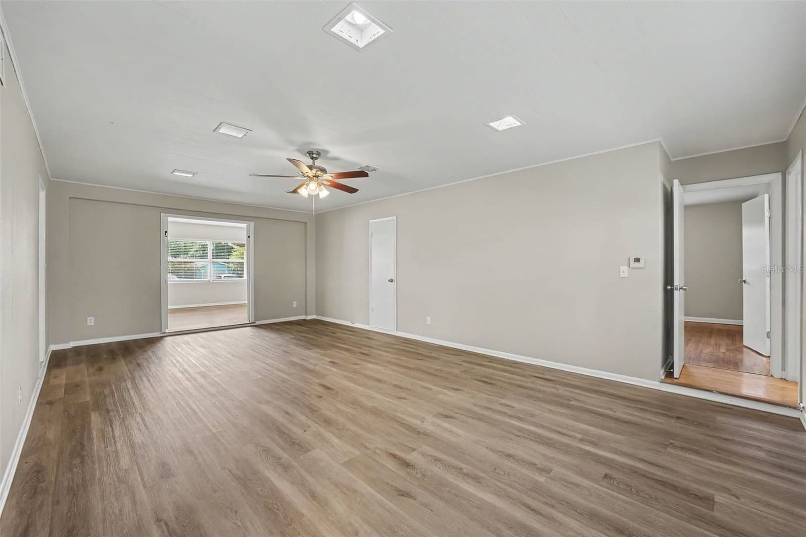 Photo 4 of 2935 WOODLAND HILLS