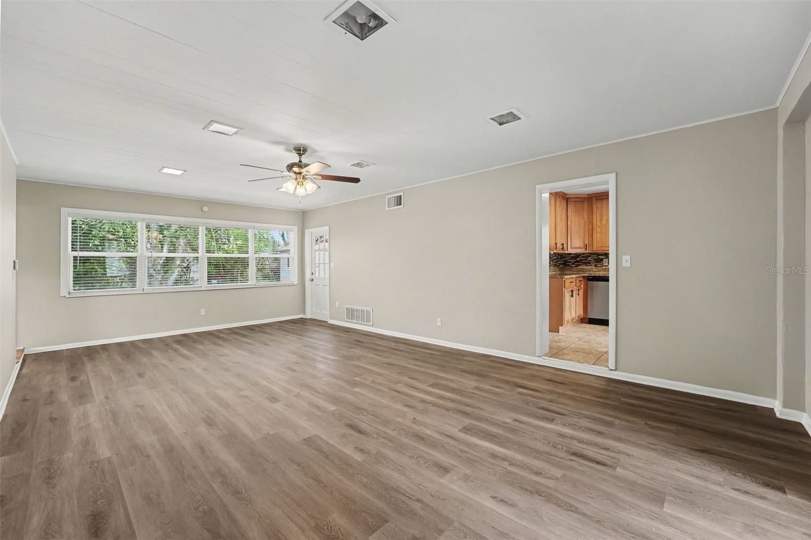 Photo 5 of 2935 WOODLAND HILLS