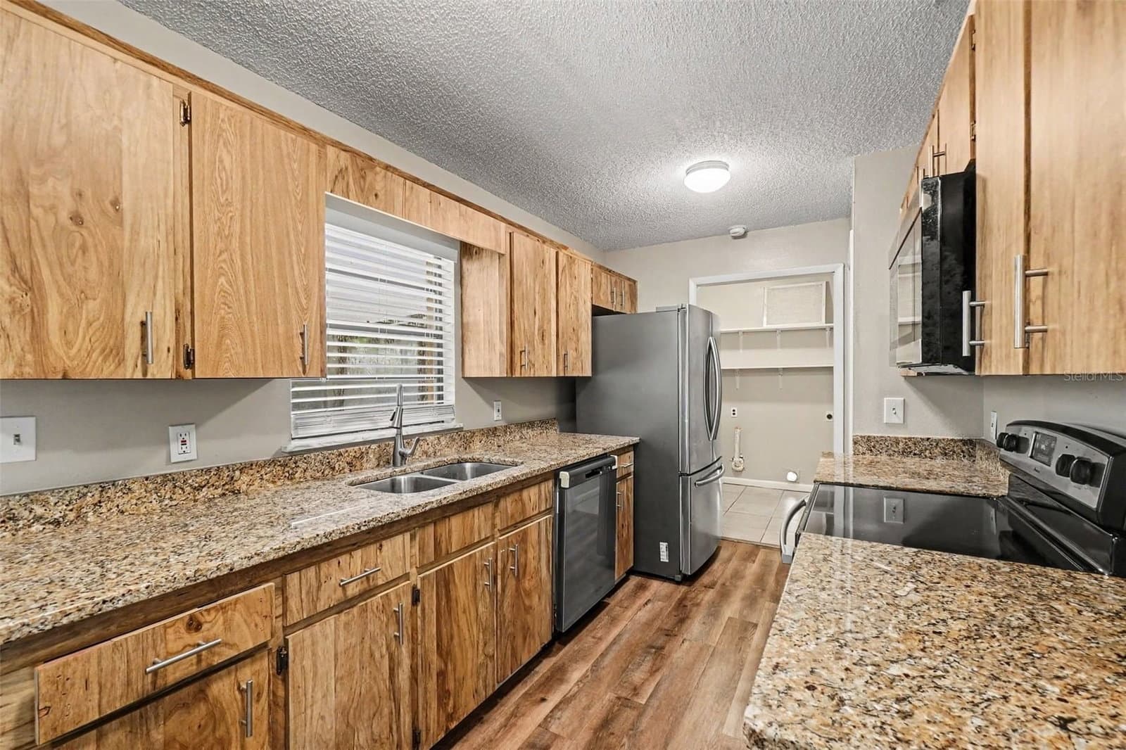 Photo 4 of 2345 NORTHVIEW