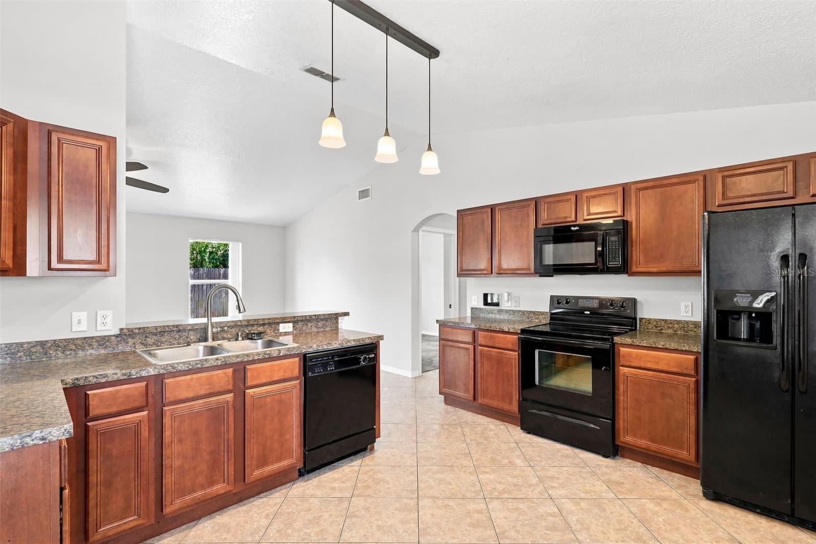 Photo 5 of 1079 SUNSHINE WAY SW