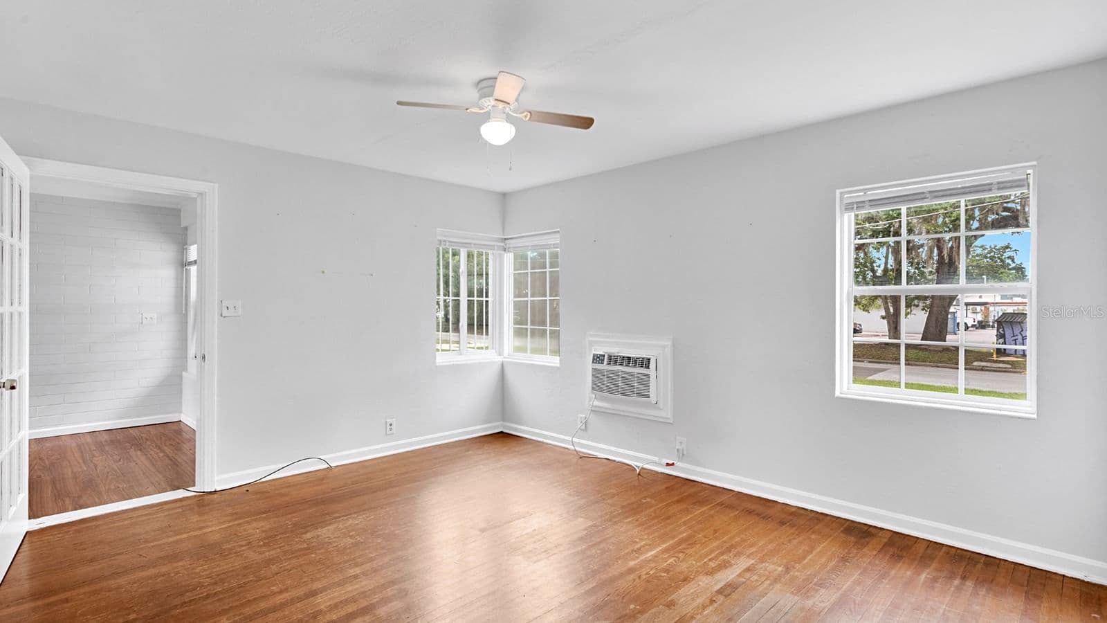 Photo 4 of 1810 HILLCREST