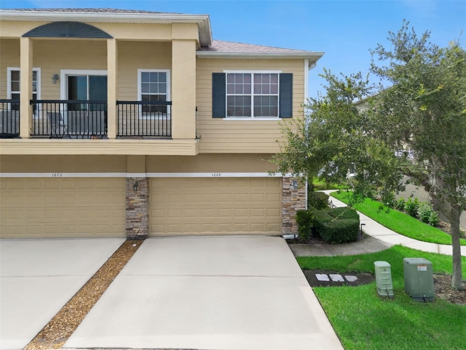 1668 SCARLET OAK