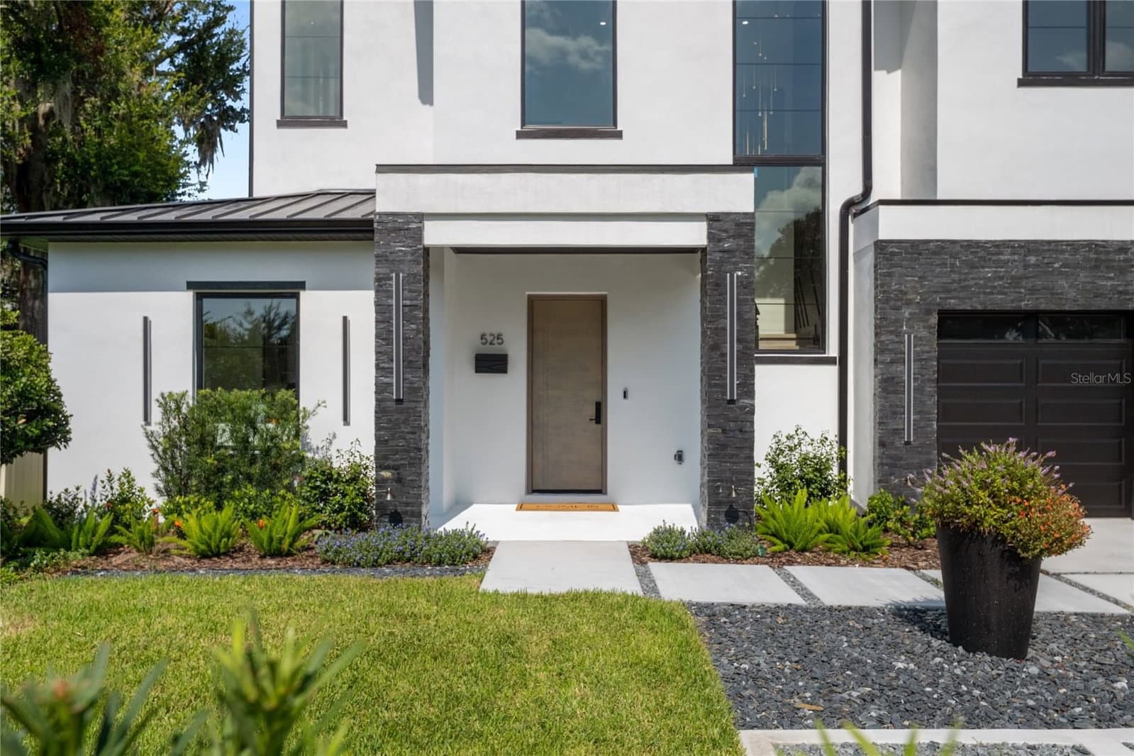 525 LAKEMONT