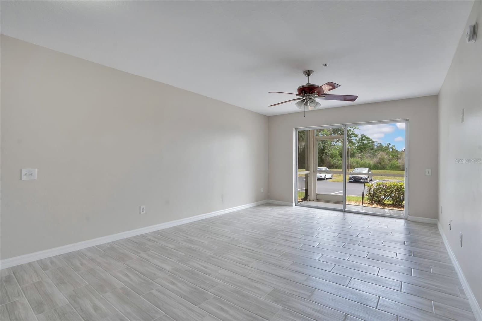 Photo 4 of 3960 SOUTHPOINTE