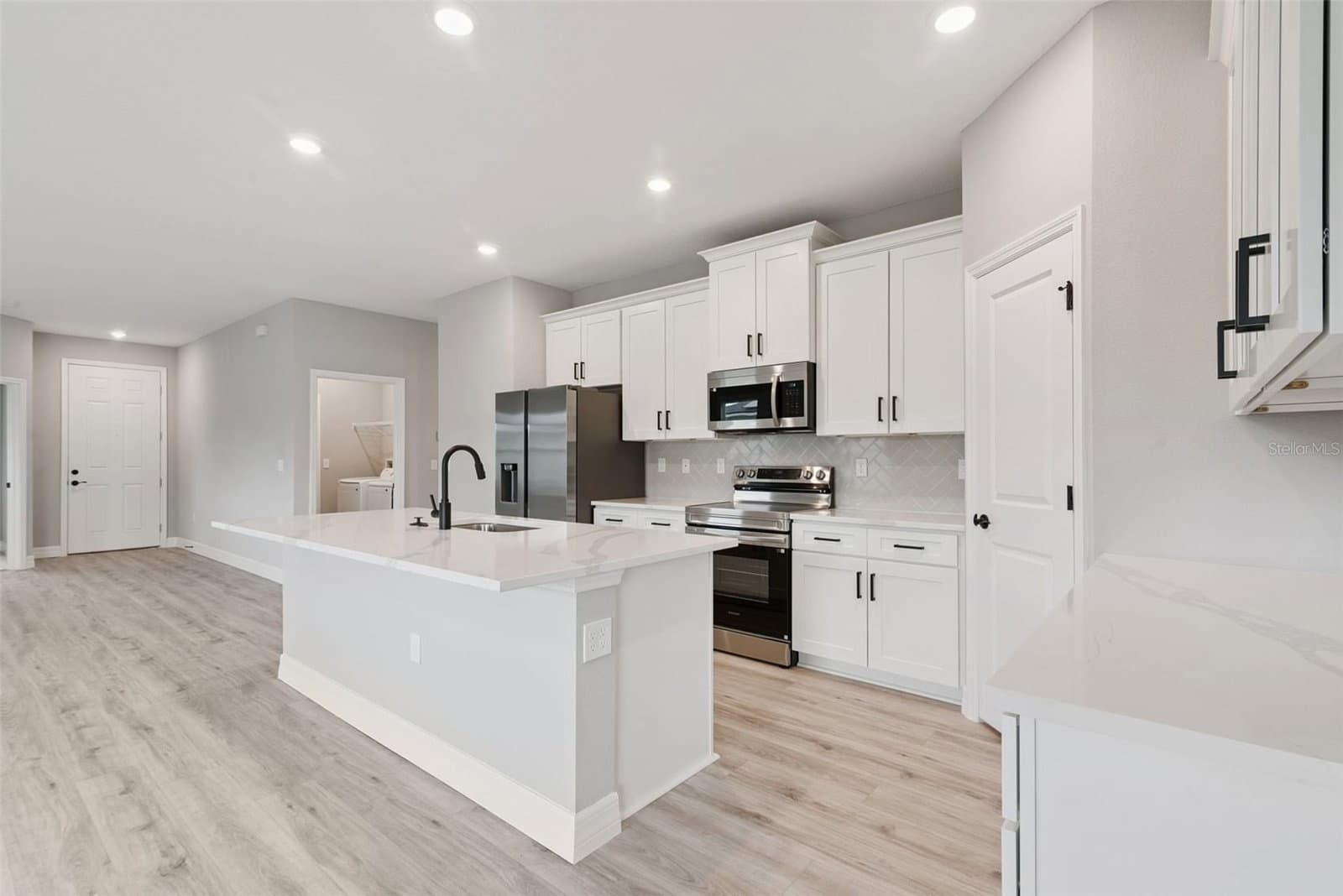Photo 4 of 489 MARION OAKS