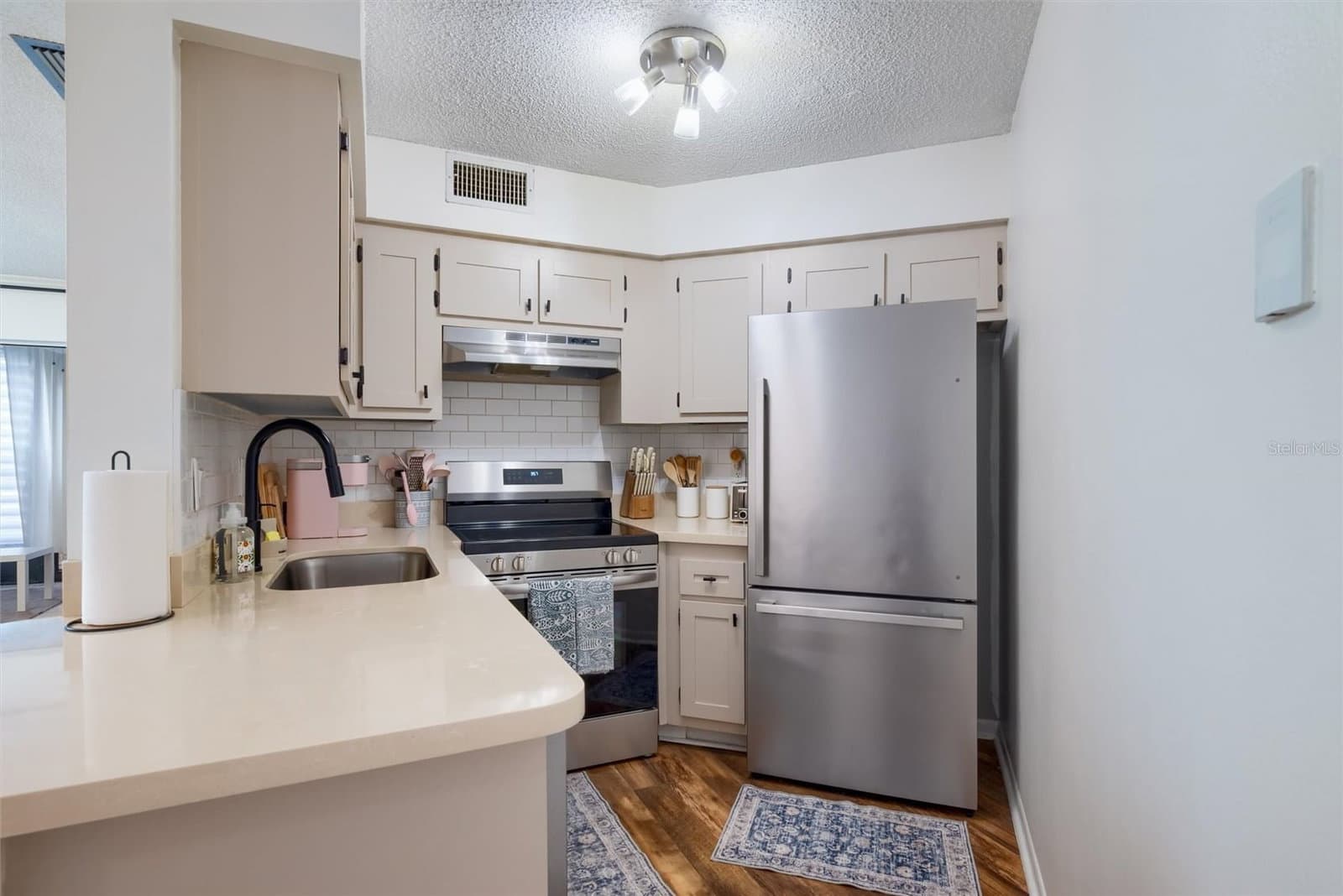 Photo 5 of 3806 SOUTHPOINTE