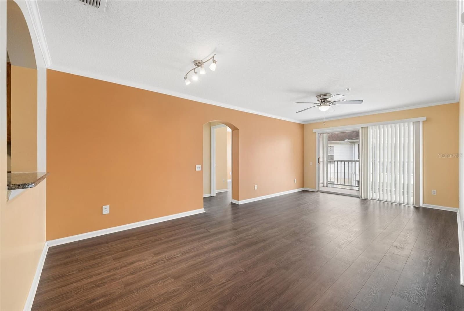 Photo 4 of 3930 SOUTHPOINTE