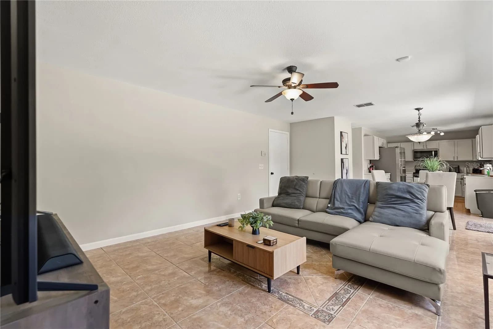 3125 HOLLAND Drive