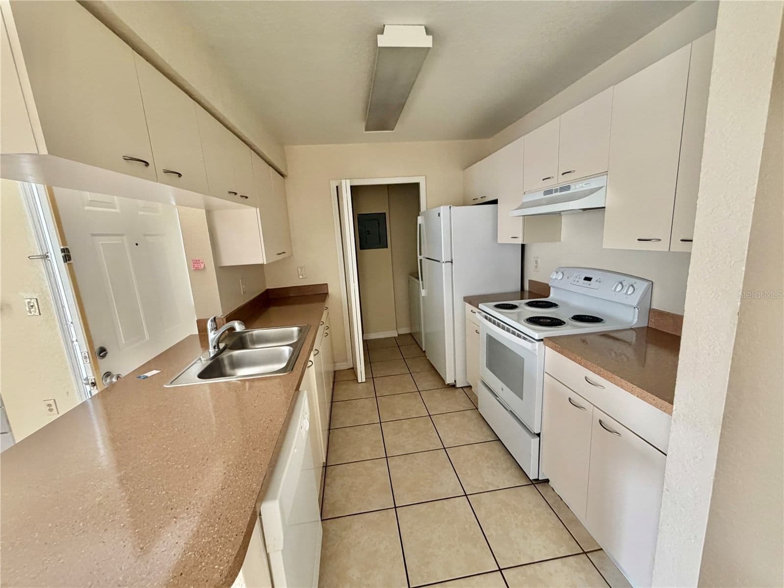 Photo 4 of 2550 ALAFAYA
