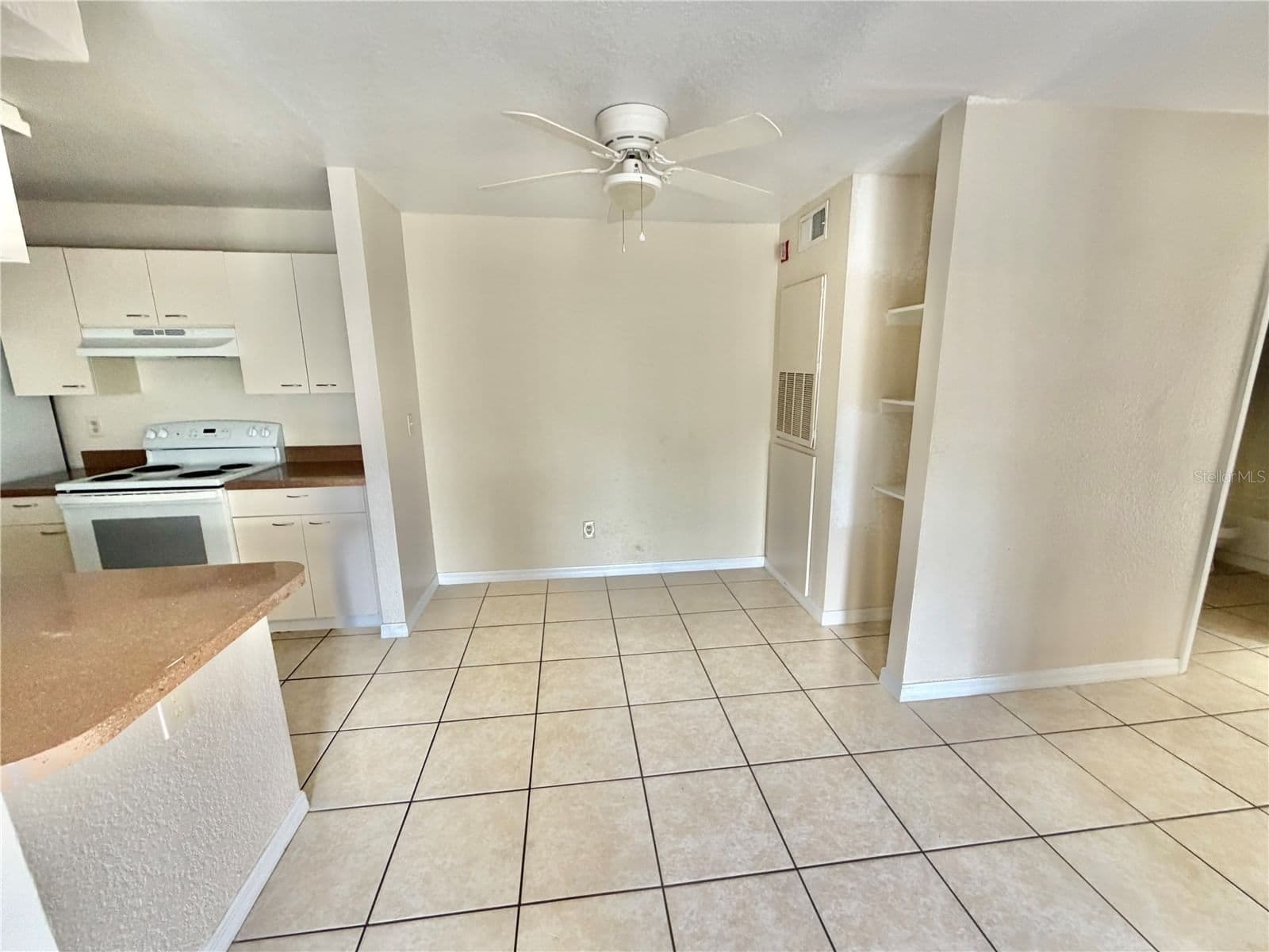 Photo 5 of 2550 ALAFAYA