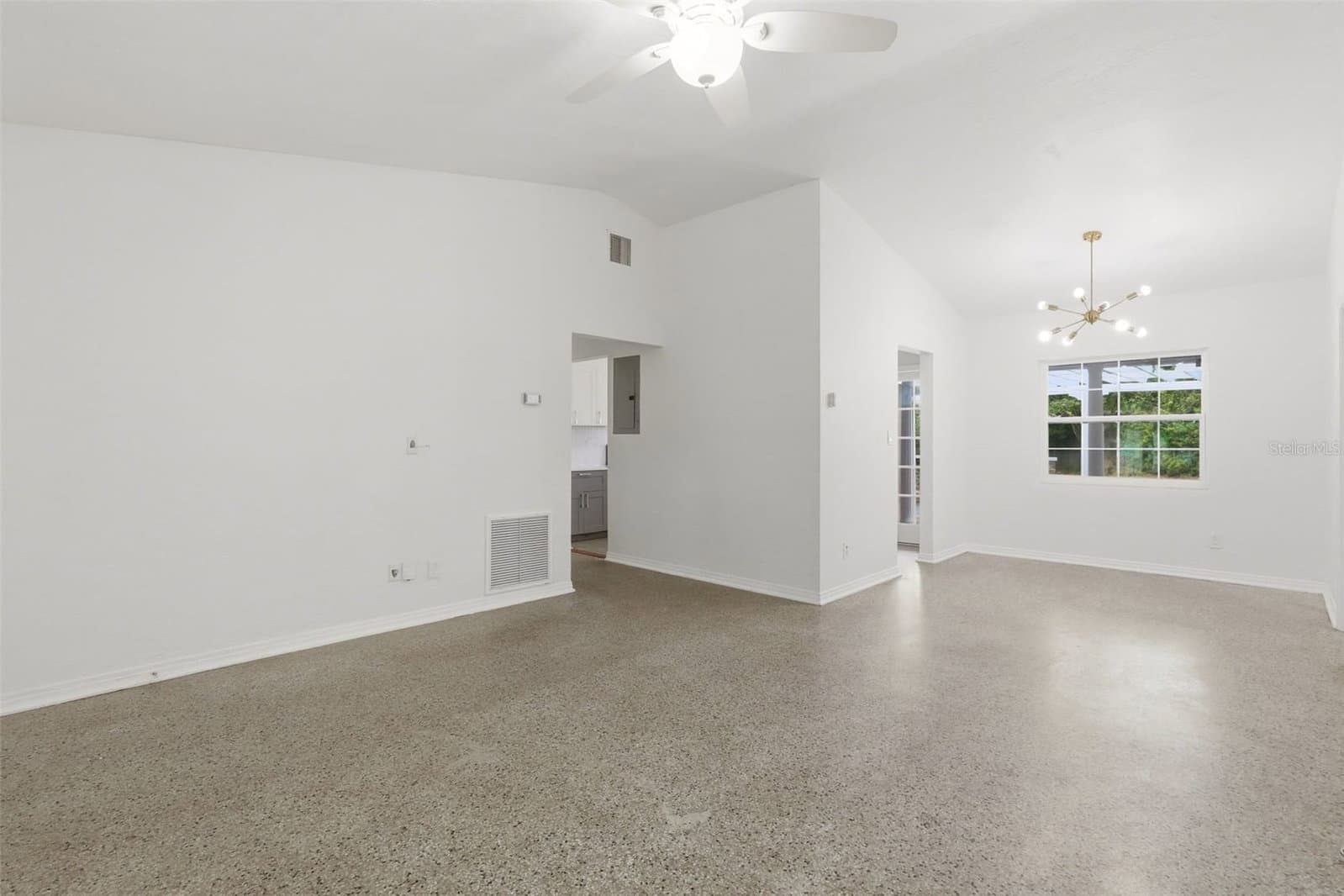 Photo 5 of 724 BRAIDWOOD