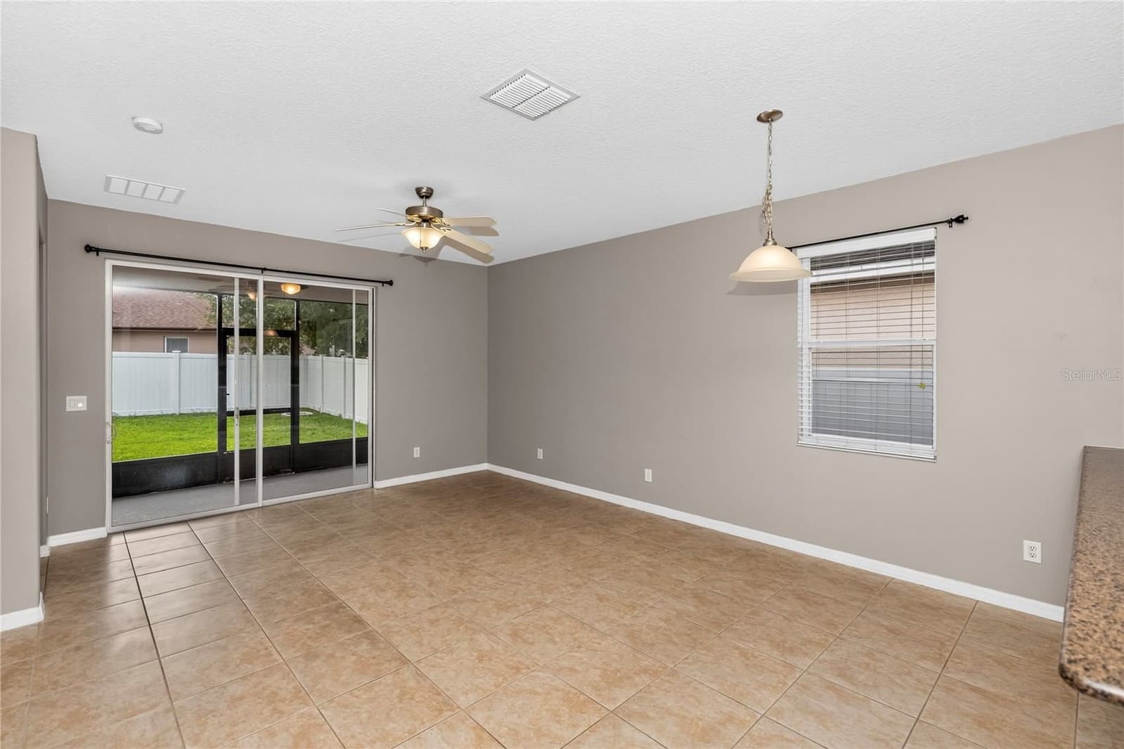 Photo 5 of 14249 QUEENSIDE