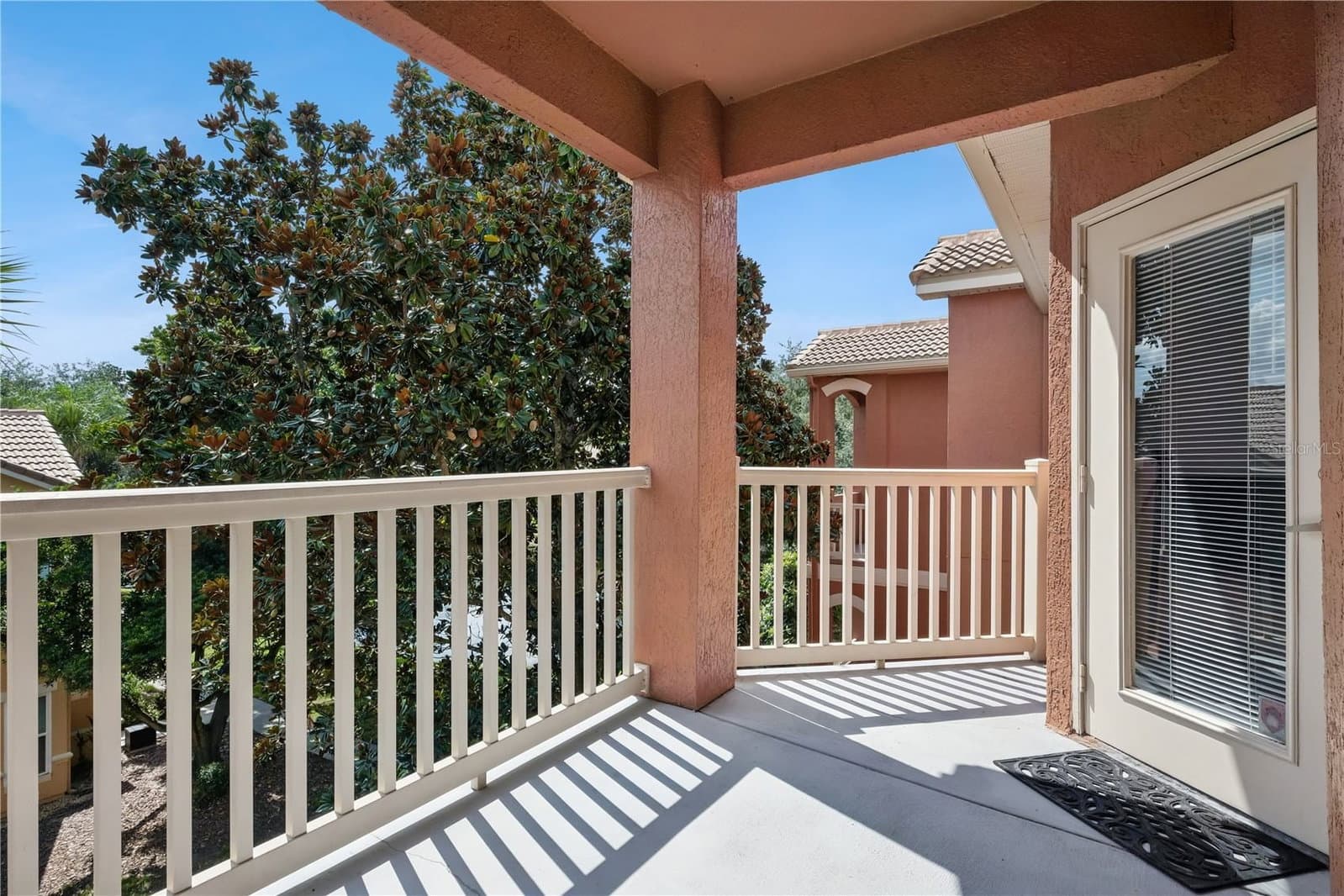 8813 VILLA VIEW