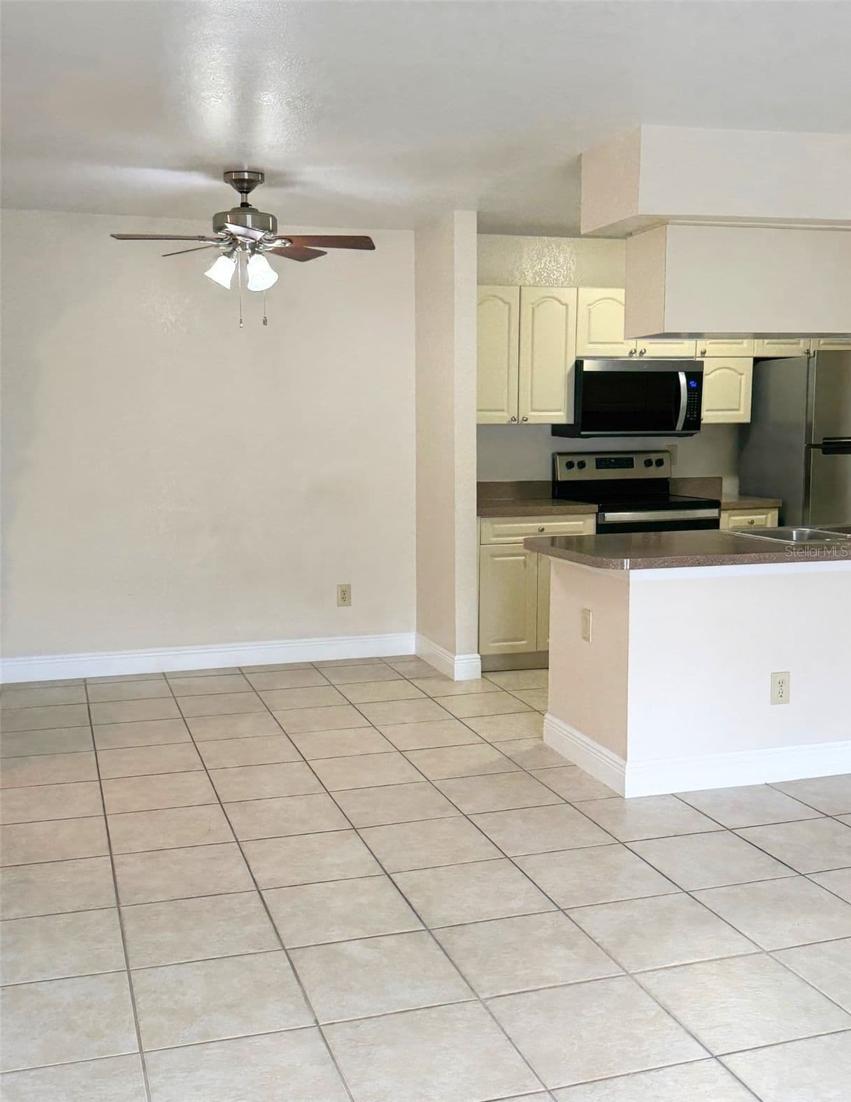 Photo 4 of 2550 ALAFAYA