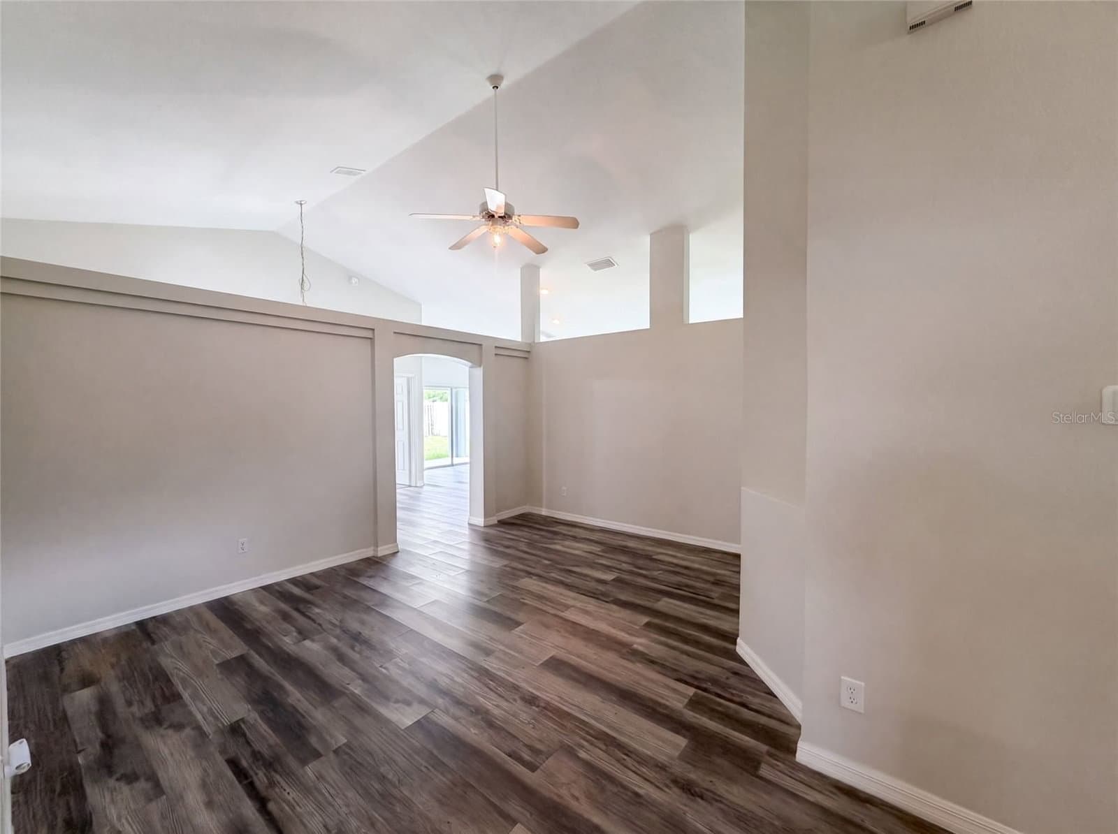 721 SUNBURST COVE