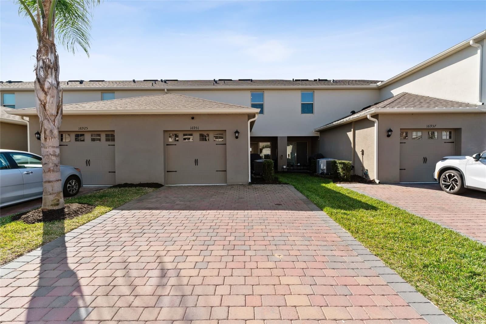 Photo 4 of 16931 RESEDA