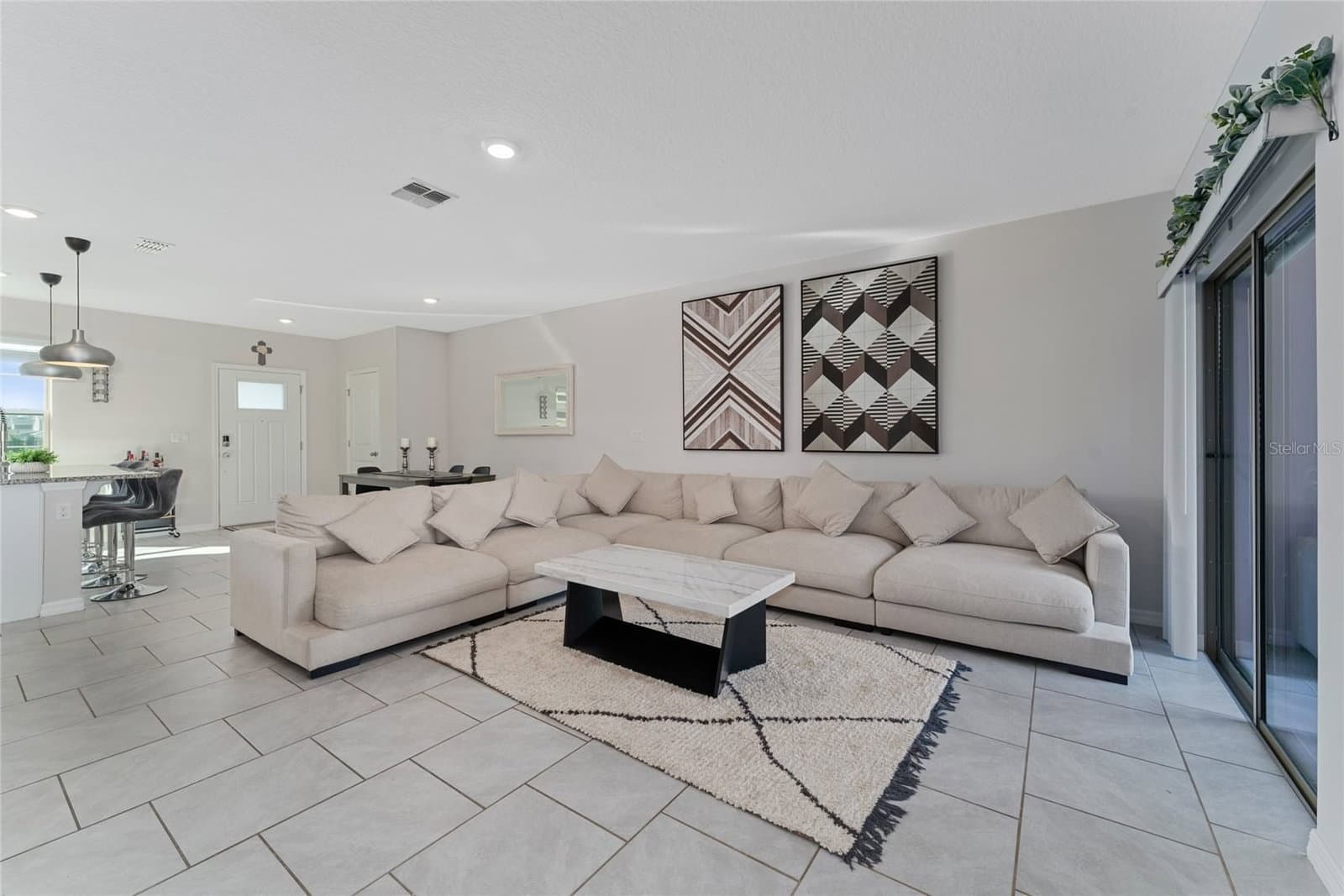 Photo 5 of 16931 RESEDA