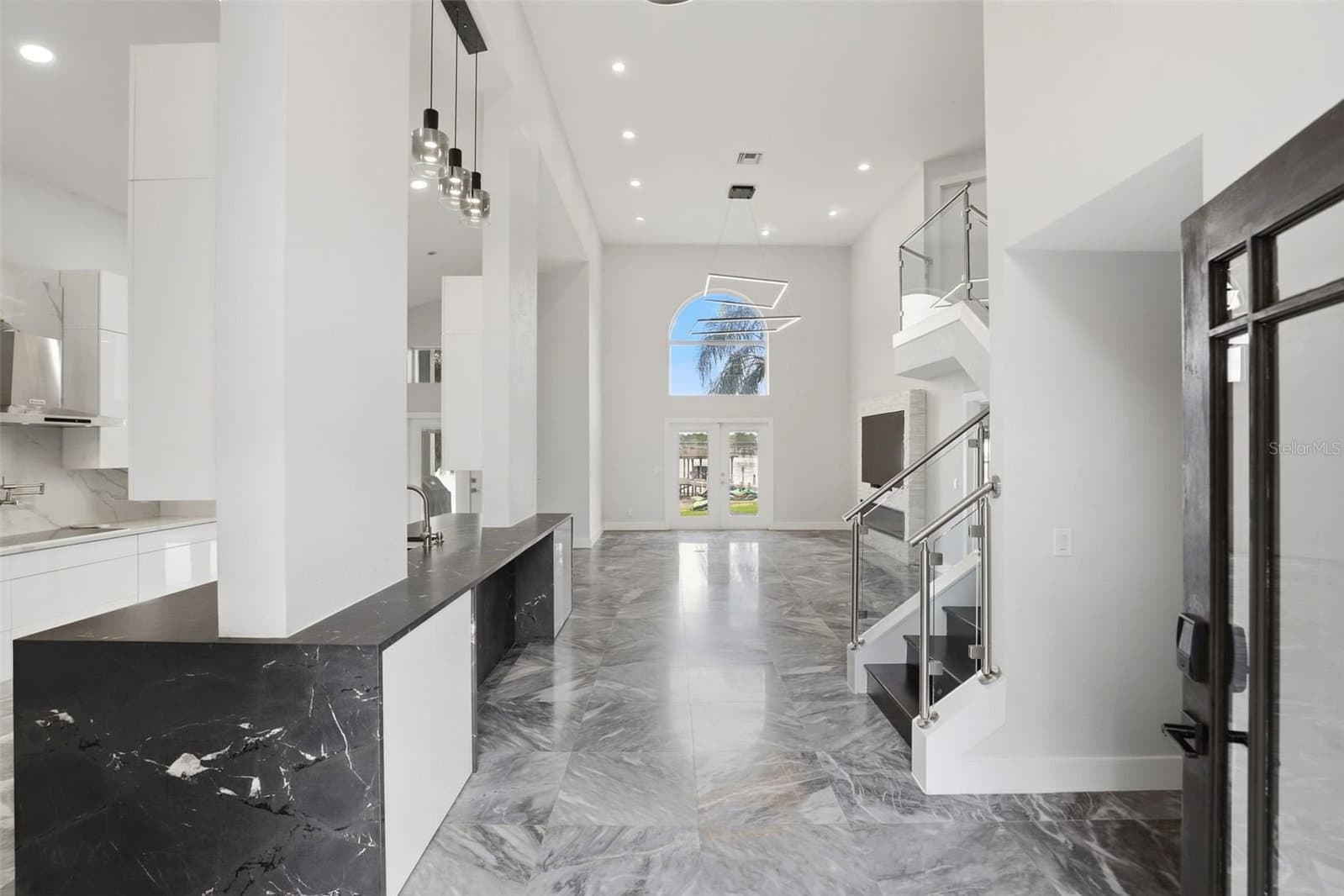 673 LAKE HARBOR