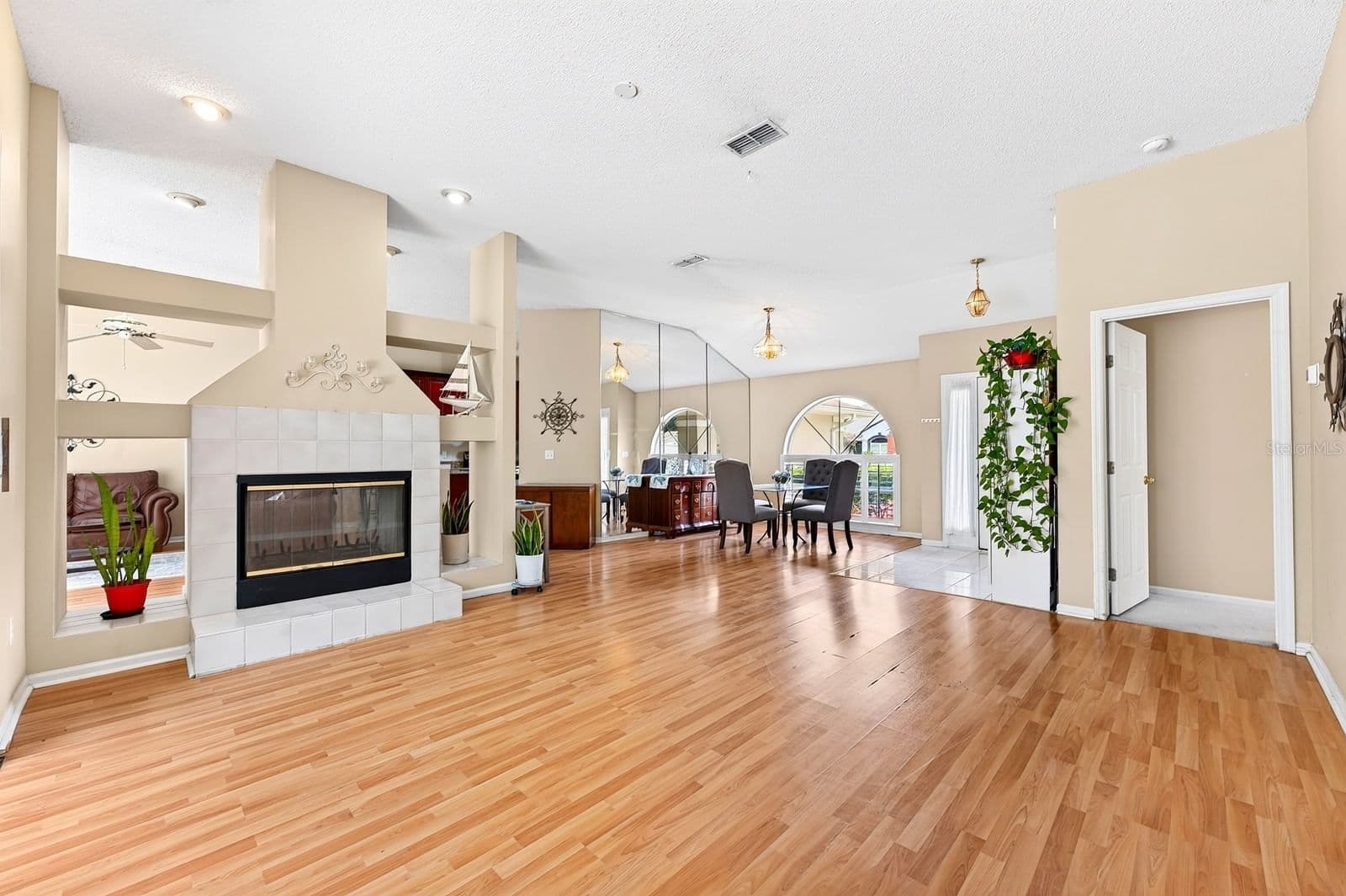 259 SILK BAY