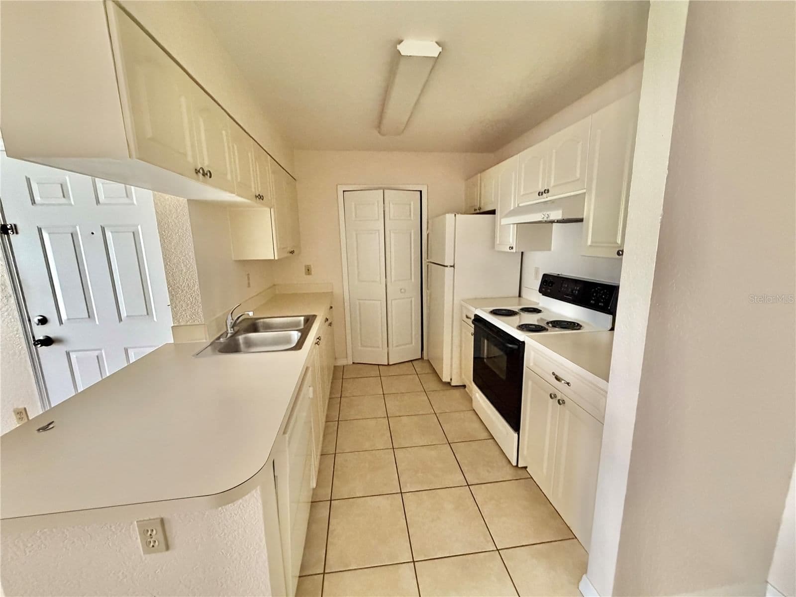 Photo 5 of 2550 ALAFAYA