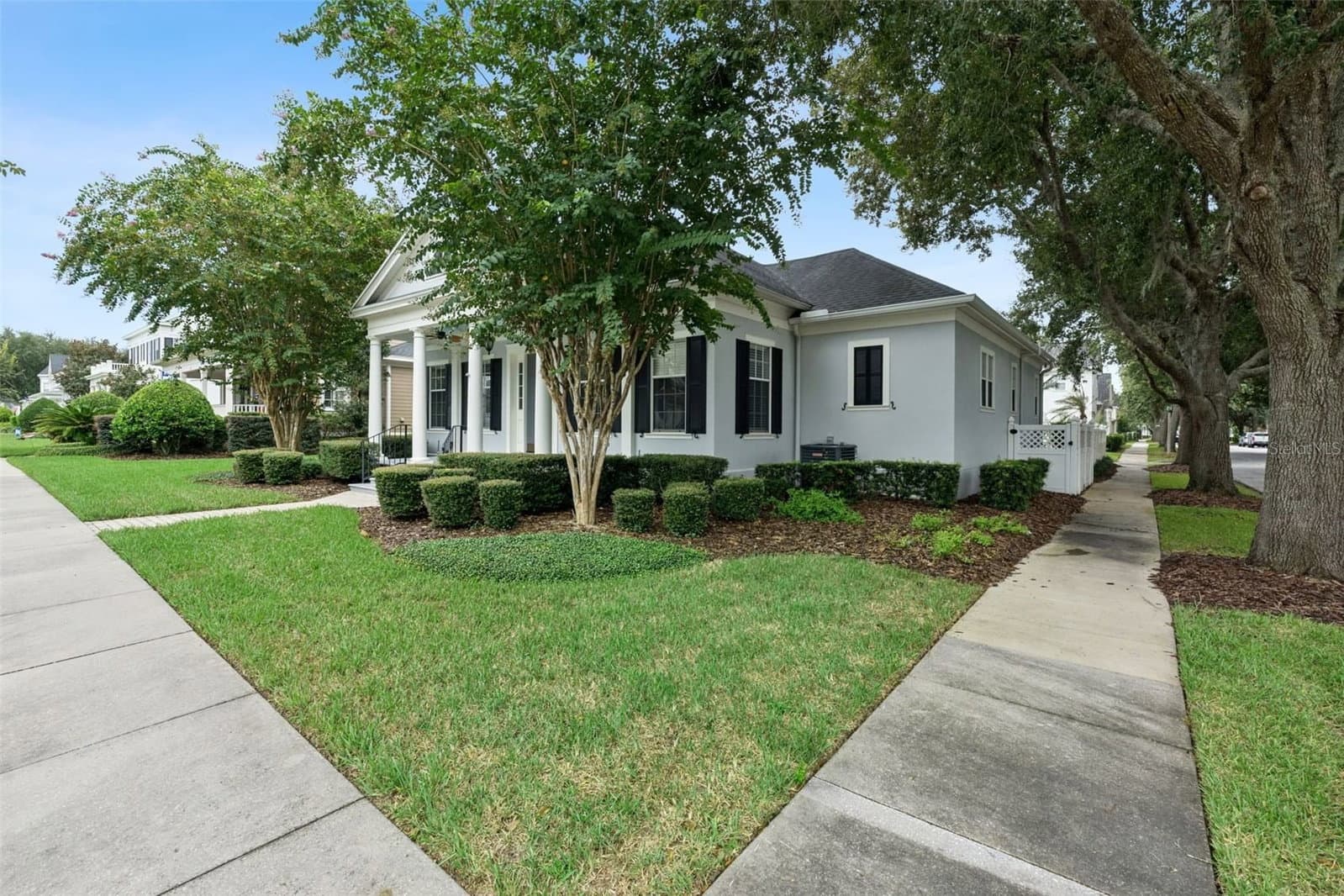 906 SPRING PARK