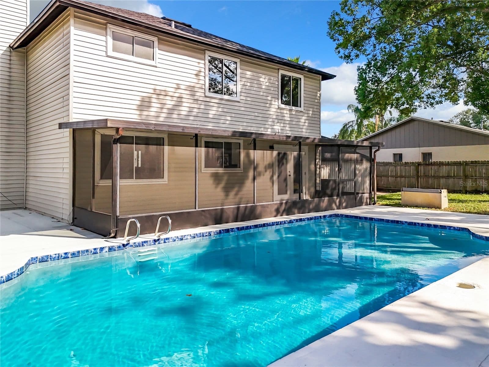 1040 WAVERLY