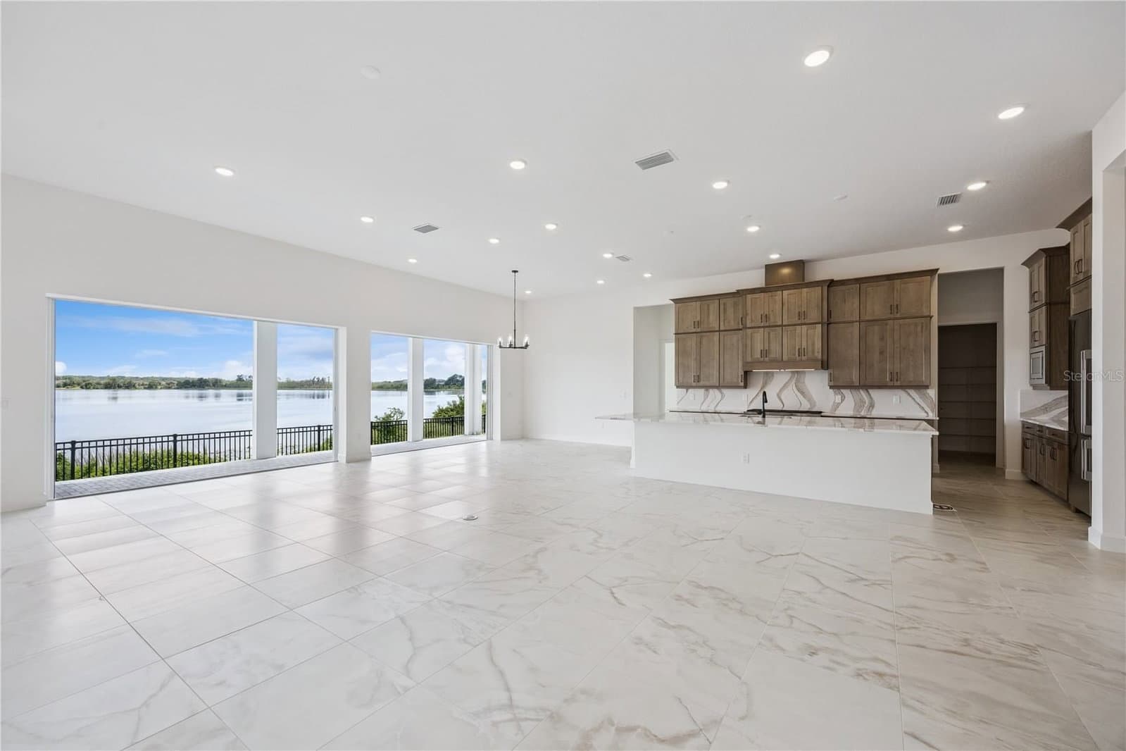 14168 LARKSPUR LAKE