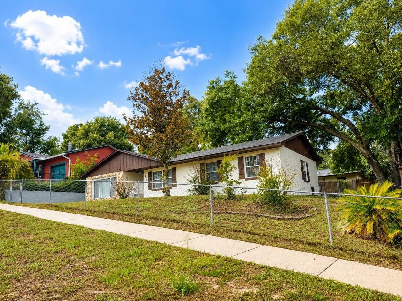 290 HILLSIDE Drive