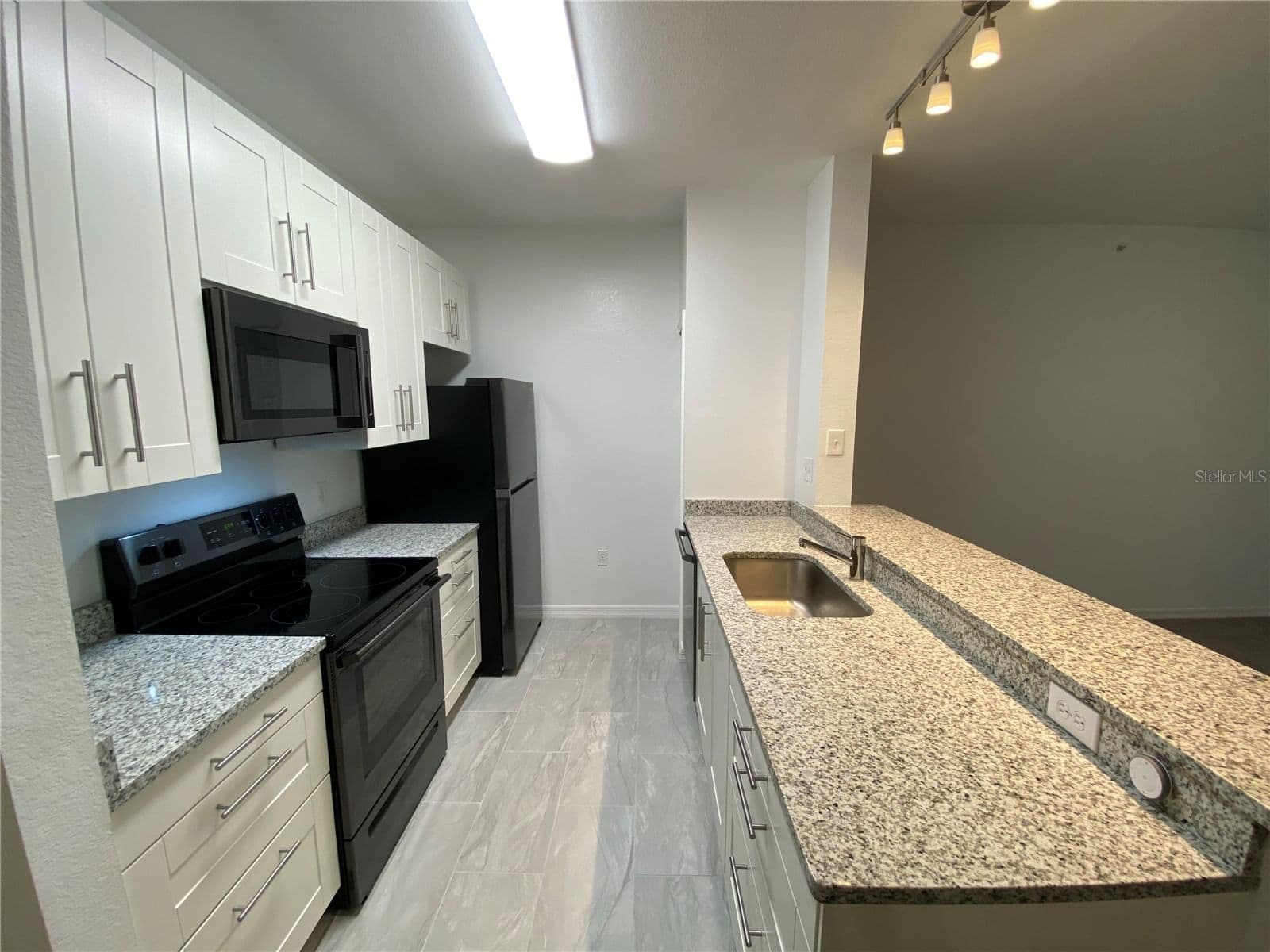 Photo 4 of 5455 VINELAND