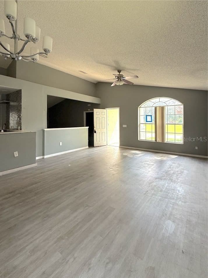 Photo 4 of 6313 LIVEWOOD OAKS