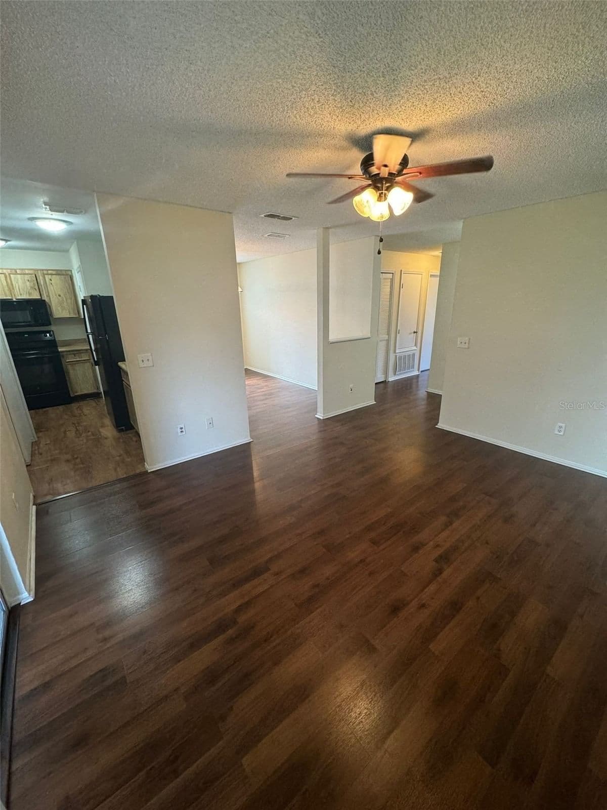 Photo 4 of 4227 PERSHING POINTE