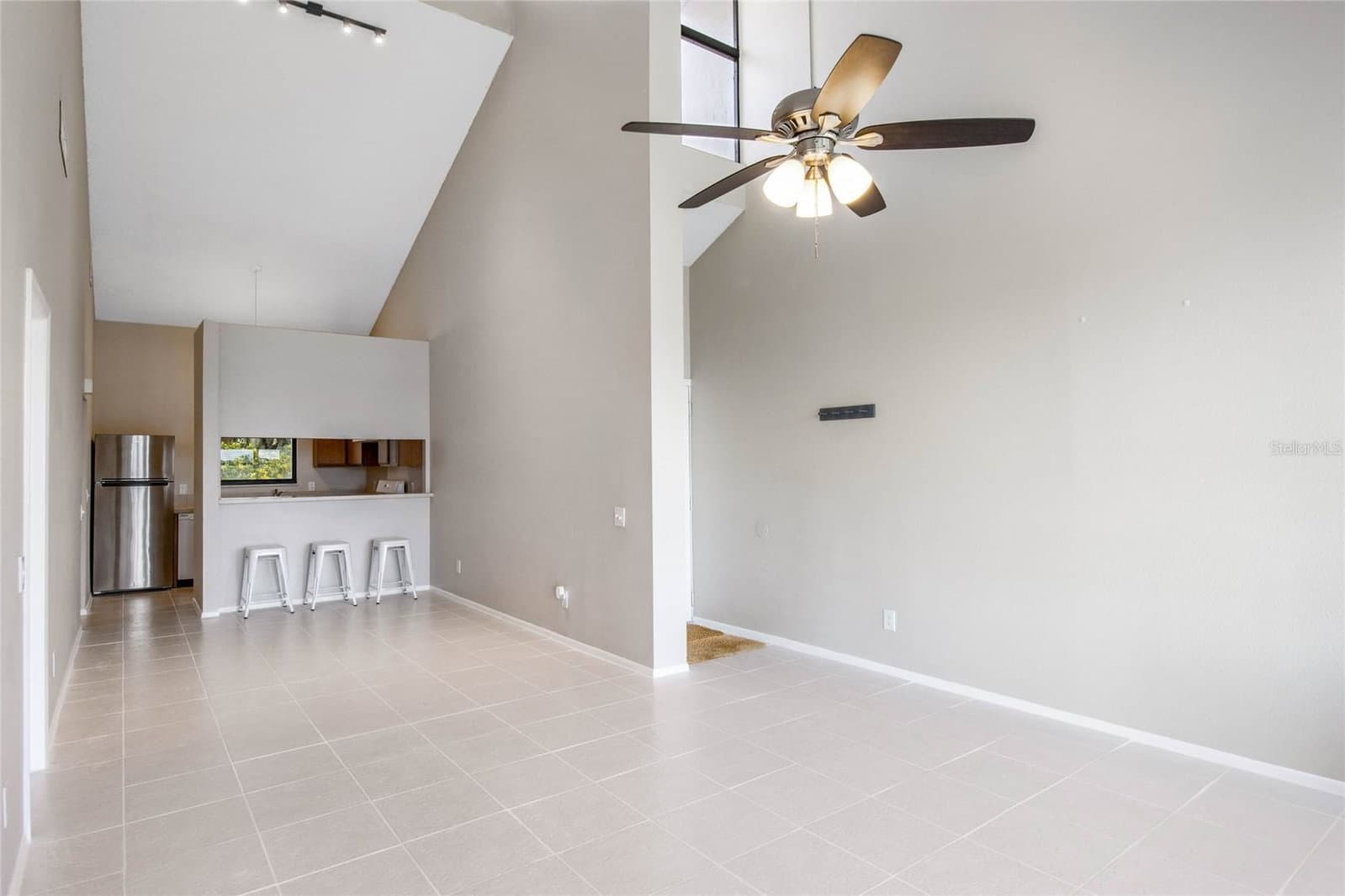Photo 4 of 410 LAUREL COVE