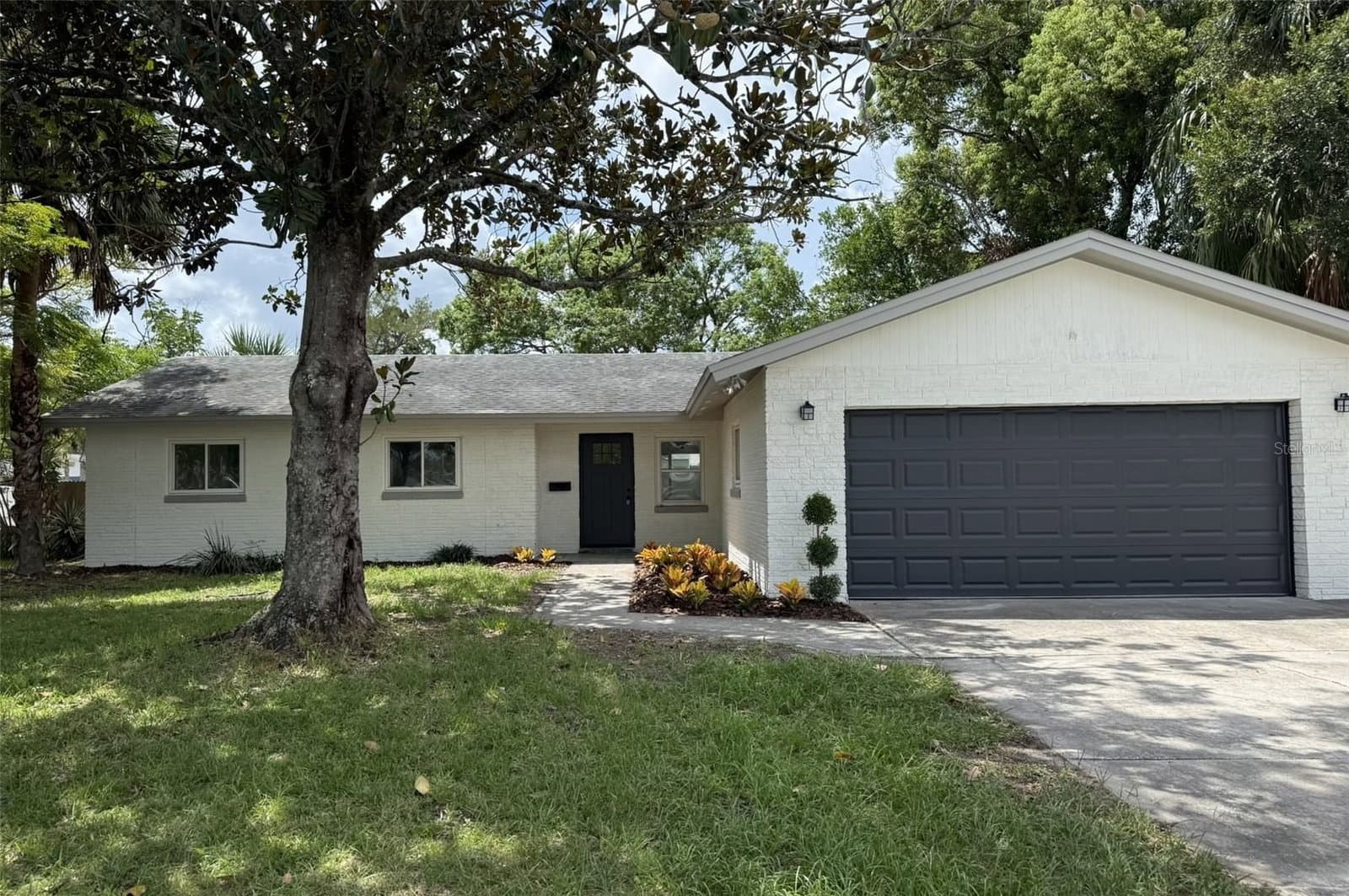 779 PARK MANOR