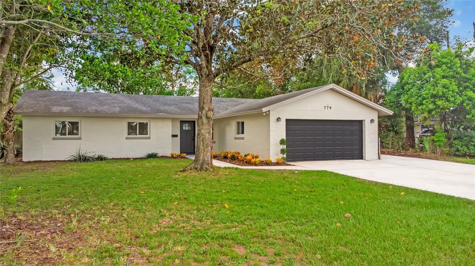 779 PARK MANOR