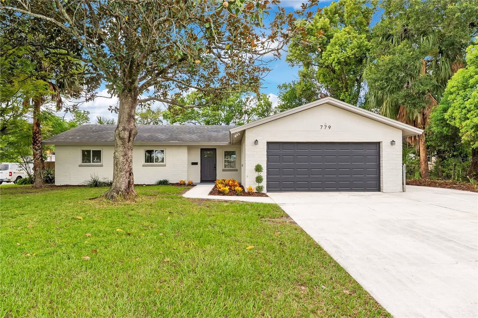 779 PARK MANOR
