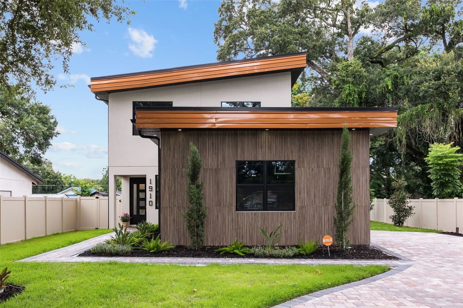 1910 CLOVERLAWN