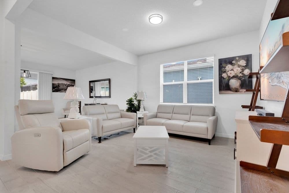 1457 GRAND PALM