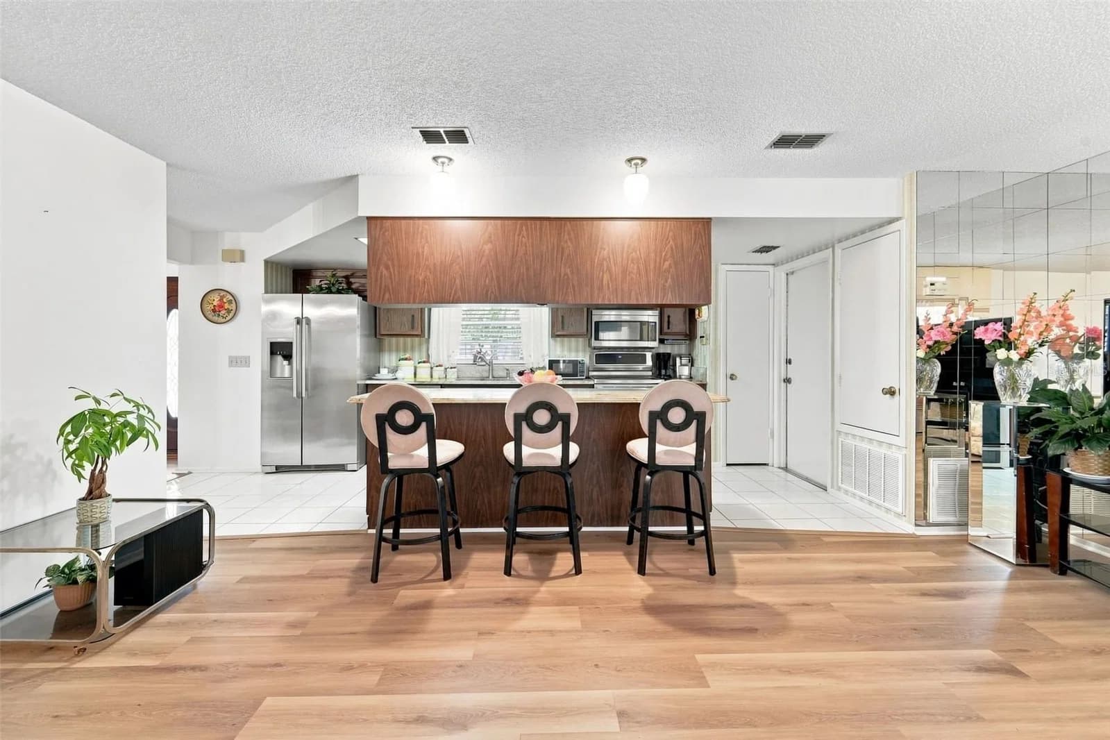 Photo 5 of 14 MADEIRA Avenue